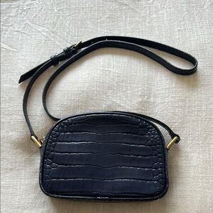 Elegant Navy Croc-Embossed Crossbody Bag